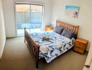 Large Five Bdrm Home Near Beach