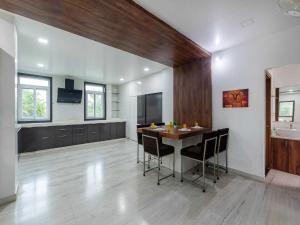 Sunset View 5bhk Villa by DanCenter | Pvt Pool | Udaipur