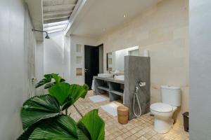 4 bedroom villa in Canggu with private pool, pool fence & garden