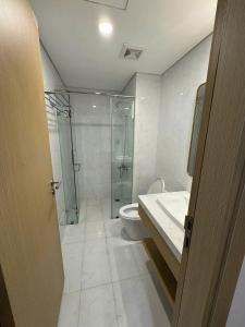 Luxury 2-bedroom 2wc apartment, Lach Tray river view, Gym