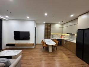 Luxury 2-bedroom 2wc apartment, Lach Tray river view, Gym