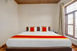HOTEL THE KAFAL H0MESTAY Near Mall Road - Hygiene and Spacious Room - Free Wifi and Parking Facilities - Restaurant - Room Service - Best Family HomeStay In Mussoorie