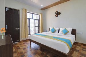 HOTEL THE KAFAL H0MESTAY Near Mall Road - Hygiene and Spacious Room - Free Wifi and Parking Facilities - Restaurant - Room Service - Best Family HomeStay In Mussoorie