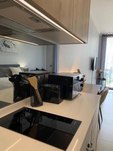 Ellipse Luxurious Tamarind Green Studio Experience