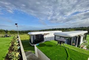 Windy Peak Tagaytay - Cabin & Capsule House