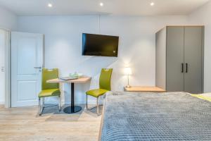 Schmidt-einander W 8