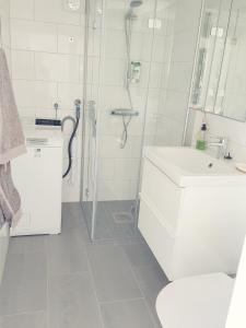 Quiet stay near the beach with patio and grill