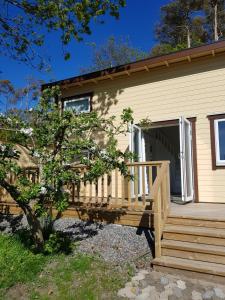 Quiet stay near the beach with patio and grill