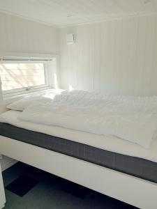 Quiet stay near the beach with patio and grill