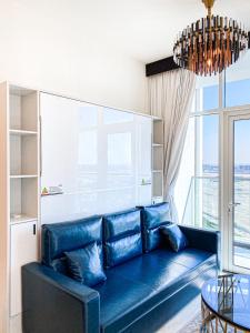 Chic Urban Escape 1BR Sleeps- 4 In Bayz-18