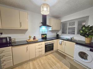 3-Bedroom Home next to Southmead Hospital