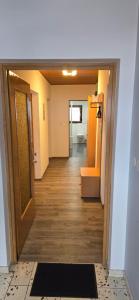 Burg Apartment mit Badewanne und Balkon