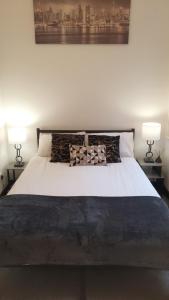 City Centre Apt, Prime location, Sleeps 3
