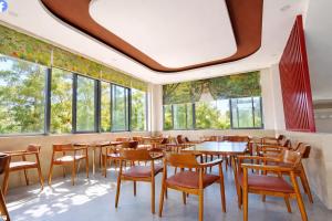 Khách Sạn - Cà Phê Dinh Cô