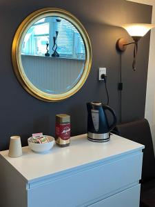 Bynært kælderværelse tæt på E45