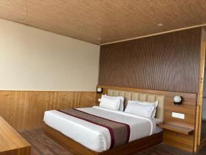 Wisteria Crystal Manor