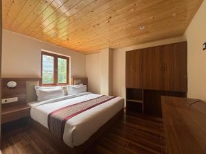 Wisteria Crystal Manor