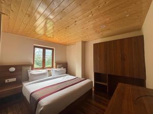 Wisteria Crystal Manor