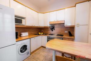 Stunning Holiday Home with Gorgeous Harbour Views