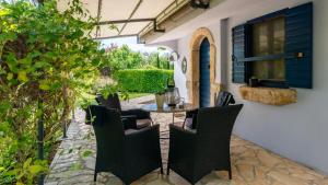 Little blue House by Villas Guide