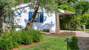 Little blue House by Villas Guide