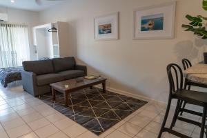 2x Studio Apartments in Islington each with AC, Bathroom, Kitchen, Laundry, Balcony and Wifi