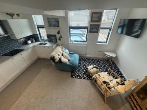 Fore Street Hideaway 1 bed-Free Parking-Brand New