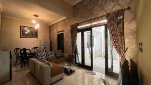 Villa Asri in Sentul Syariah khusus untuk keluarga dan pasangan menikah