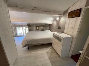 Villa de Maitre dans beau domaine