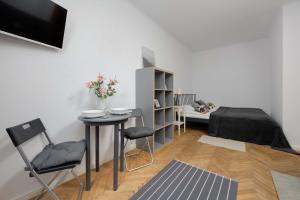 Bonifraterska Cozy Studio Near the Old Town in Warsaw by Noclegi Renters