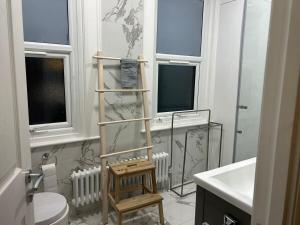 Bright 1-Bed - 2 mins to Forest Hill Station