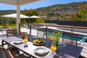 NEW! Stylish 4-Bedroom Villa Agrosa with 30 m2 Private Pool, Hydromassage, Finnish Sauna and Fun zone