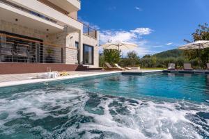 NEW! Stylish 4-Bedroom Villa Agrosa with 30 m2 Private Pool, Hydromassage, Finnish Sauna and Fun zone
