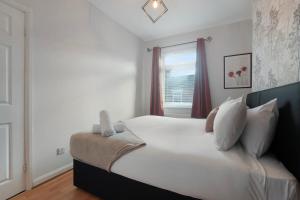Stylish 3BR House - Sleeps 5 - Free Parking