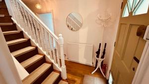 Entire house with garden 5 mins from the tube