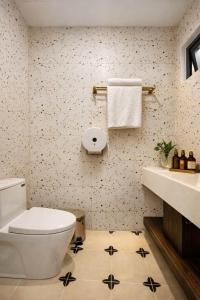 Laverne Boutique - 03 Huỳnh Khương Ninh