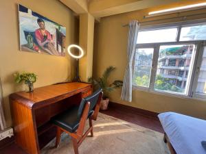 Sunny Side Up top-floor apartment