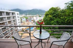 Large, quiet Condo by รินดา Rinrada