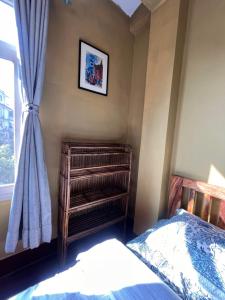 Sunny Side Up top-floor apartment