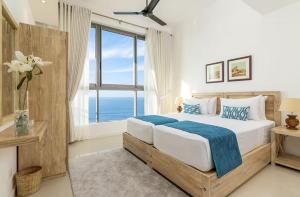 Sea-Front Apartment with Pool