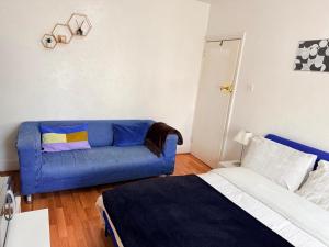 Blue Room Close To Wembley Stadium