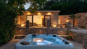 Beautiful Villa Mia with pool in Makarska