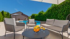 Beautiful Villa Mia with pool in Makarska