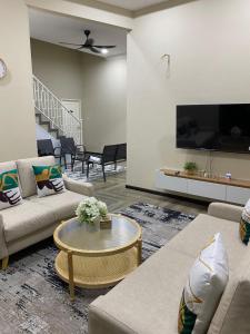 Rumah Inap Prof Homestay Guesthouse Banglo 2 Tingkat 4 Bilik Fully Aircond Kota Bharu - Min 2 nights