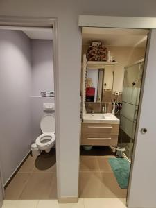 Chambre cosy , garage sécurisé pour deux-roues