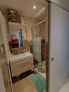 Chambre cosy , garage sécurisé pour deux-roues