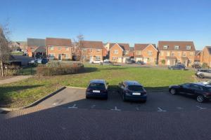 Spacious 2-Bedroom Home in Margate with Free Parking & Pet Friendly