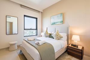 Superhost - 1BR Apartment, Balcony, Pool & Gym , Dubai Hills