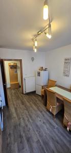 Burg Apartment mit Badewanne und Balkon