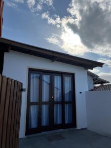 Studio funcional a poucos metros da praia